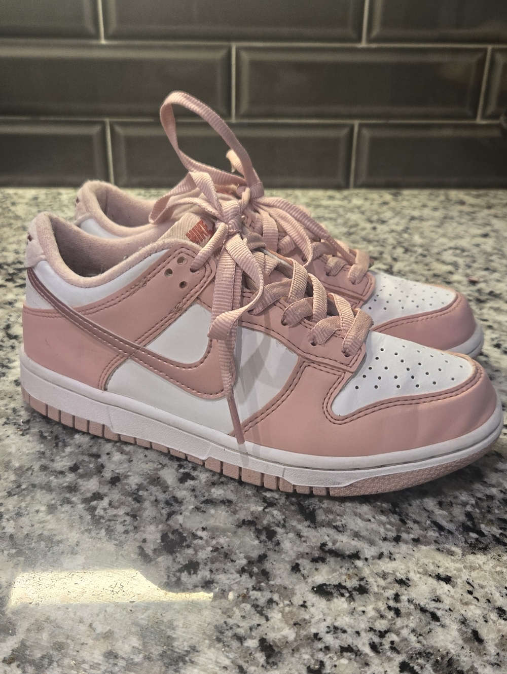Nike Kids Dunk Low-Top Sneakers in Light Pink and White Suze 4.5Y